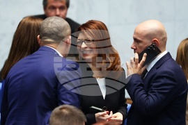 Парламент - извънредно заседание - вот на недоверие