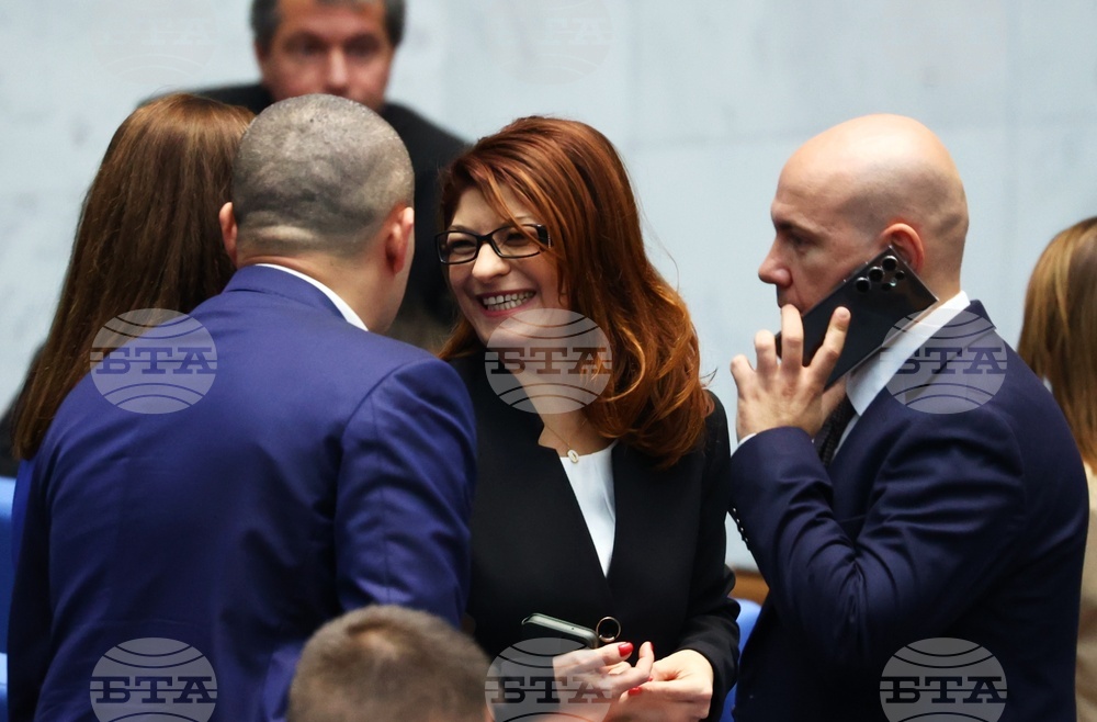 Парламент - извънредно заседание - вот на недоверие