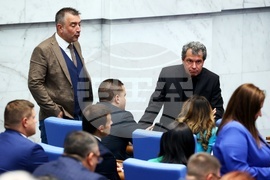 Парламент - извънредно заседание - вот на недоверие