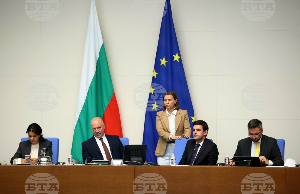 Парламент - извънредно заседание - вот на недоверие