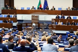 Парламент - извънредно заседание - вот на недоверие