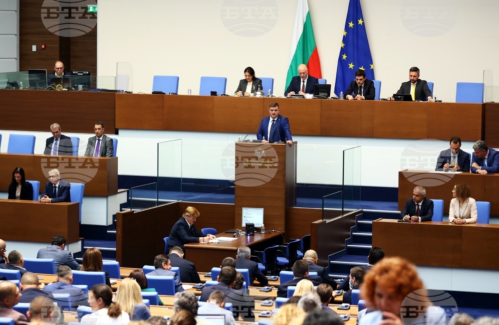 Парламент - извънредно заседание - вот на недоверие