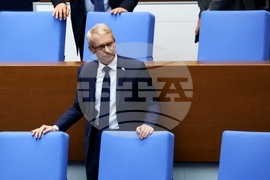 Парламент - извънредно заседание - вот на недоверие