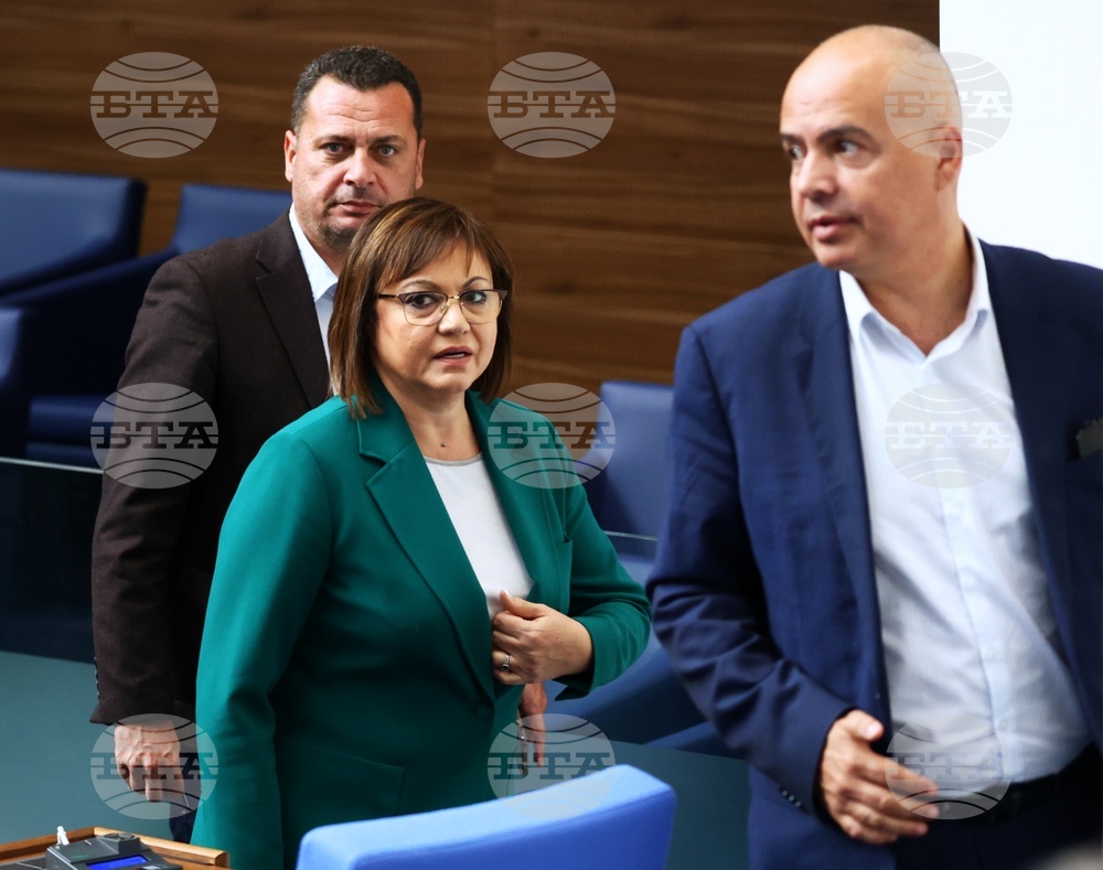 Парламент - извънредно заседание - вот на недоверие