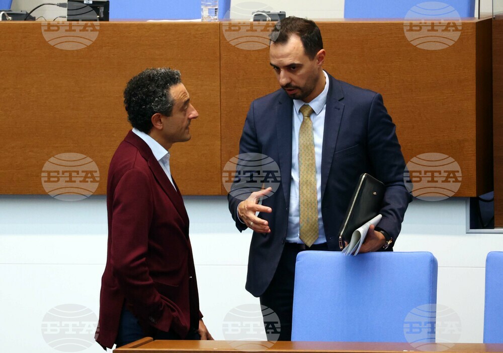 Парламент - извънредно заседание - вот на недоверие