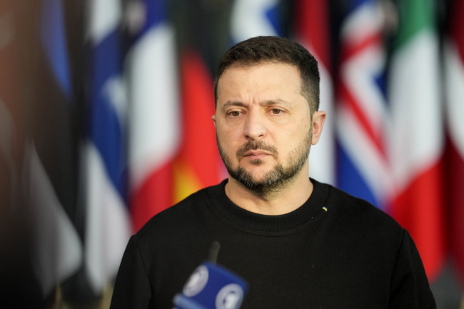 "Благодаря на всички, които се сражават", каза Зеленски на украинците след 600 дни пълномащабна война