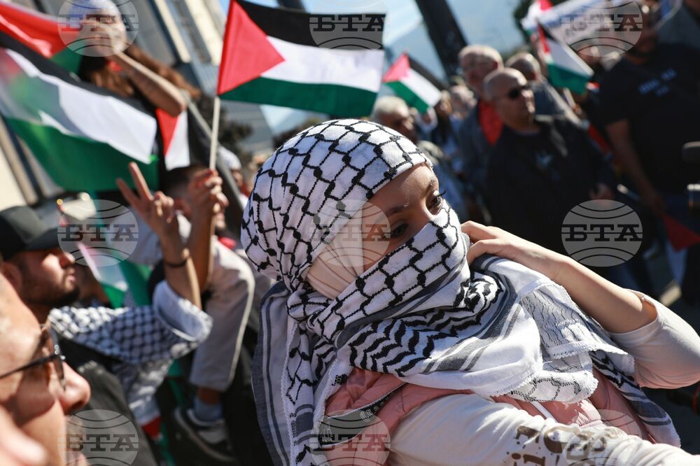 Емблематична палестинска сладкарница отново отвори врати в Газа