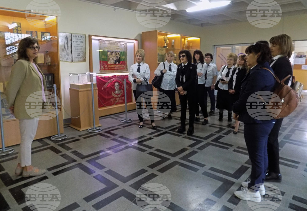 По програма „Иновации в действие“ Първо СУ „Св. Седмочисленици“ в Търговище посрещна партньори от Шумен и Варна