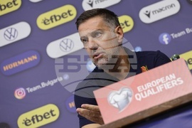 Футбол - национален отбор - пресконференция - Младен Кърстаич