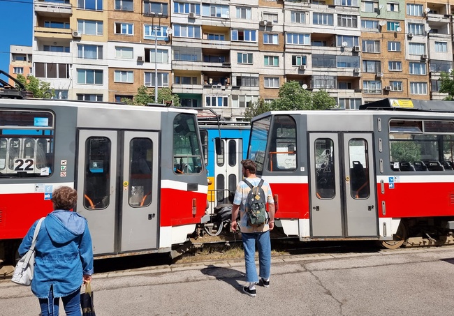 До 18 ноември се въвежда временна организация на движението за ремонт на трамваен релсов път по линии № 11 и 22