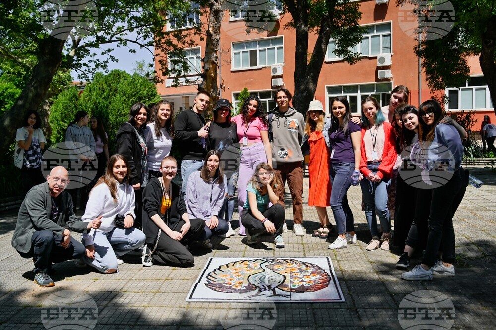 Пловдив - ученици - стенописно пано