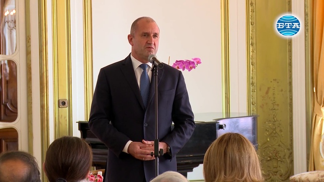 За мен е чест да бъда сред една от най-старите, многобройни и организирани общности извън България, заяви президентът Радев пред българската общност в Чехия