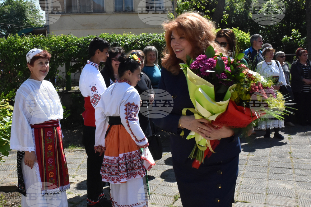 Село Ново село - 150-години Средно училище „Св.св. Кирил и Методий” - Илияна Йотова