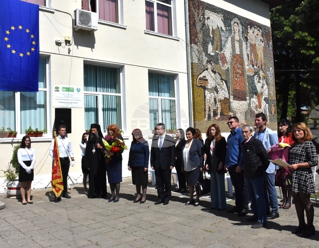 Село Ново село - 150-години Средно училище „Св.св. Кирил и Методий” - Илияна Йотова