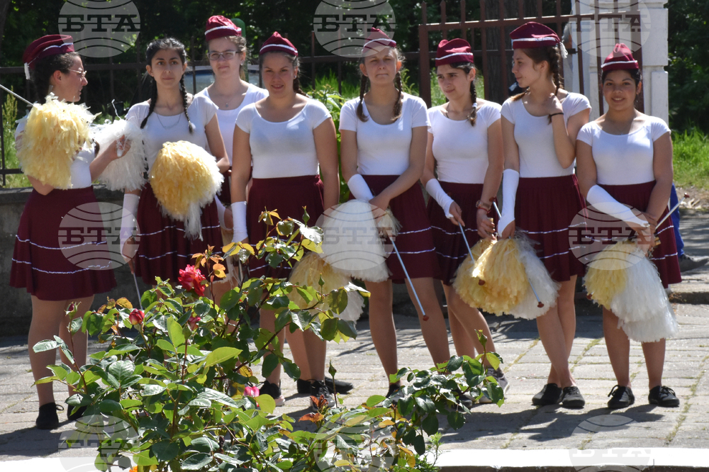 Село Ново село - 150-години Средно училище „Св.св. Кирил и Методий” 