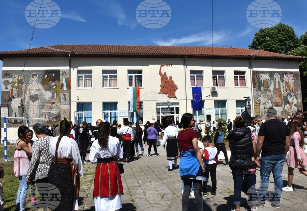 Село Ново село - 150-години Средно училище „Св.св. Кирил и Методий” 