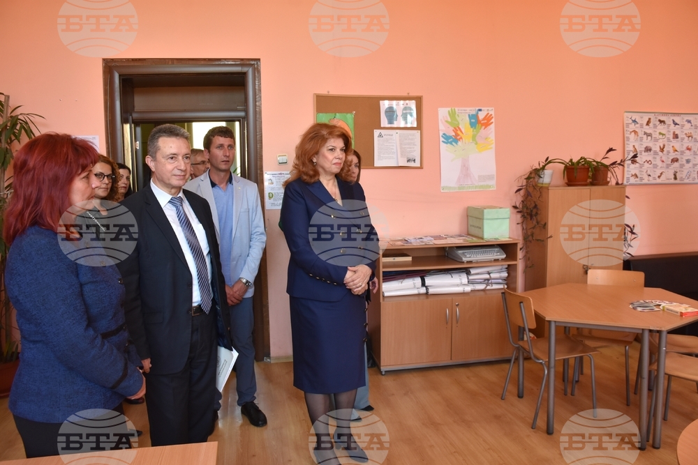 Село Ново село - 150-години Средно училище „Св.св. Кирил и Методий” - Илияна Йотова