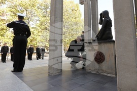 ВМА - ВВМУ „Н. Й. Вапцаров“ - Паметник на загиналите медицински чинове - поднасяне на цветя