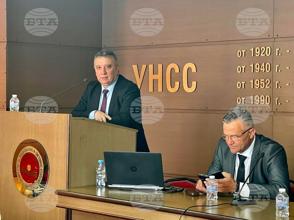Ректорът на Университета за национално и световно стопанство откри център „Алумни УНСС“