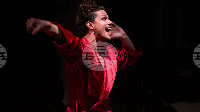 Моноспектакълът "Кученцето се засмя" на SPAM Studios-София е част от програмата на фестивала „Млад отворен театър“ в Скопие