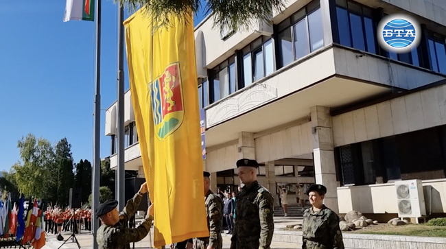 С издигане знамето на Троян започнаха проявите за празника на града