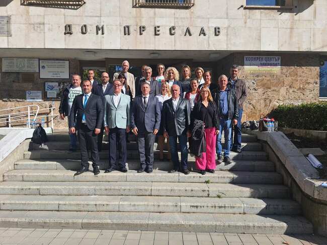 Дългогодишният директор на дирекция „Държавен протокол“ Анатоли Пазийски изнесе лекция пред актива на ПП „Възраждане“ в Ловеч