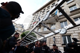 Възраждане - протест