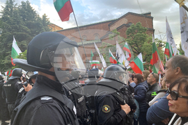 Възраждане - протест