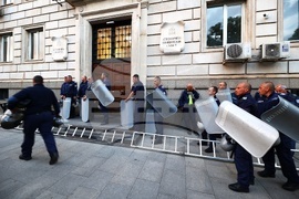 Възраждане - протест