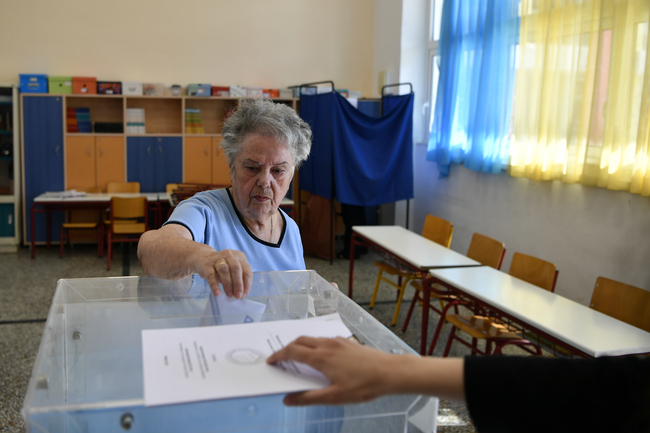 Управляващата в Гърция Нова демокрация губи втория кръг на местните избори в трите най-големи общини на страната