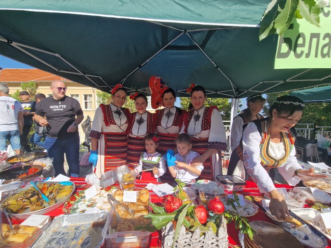 В петричкото село Габрене започва празникът на сармата от бутима 