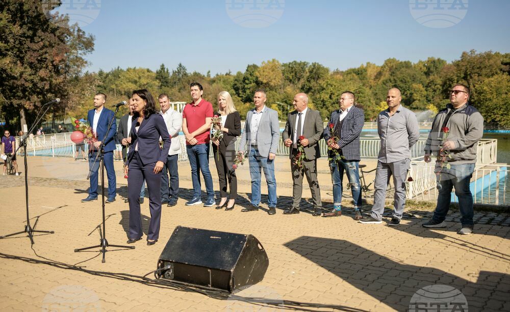 Кандидатът за кмет на София Ваня Григорова коментира, че кампанията е уморителна, но разговорите с хората лице в лице я зареждат с енергия