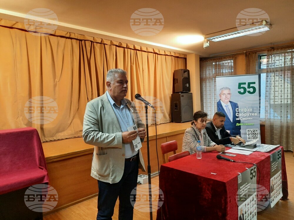 Стефан Сабрутев и кандидатите за съветници от "Движение "Нашият град" се срещнаха с жители на кв. "Устово" в Смолян