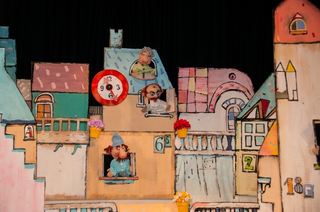 Актьорите от Общински куклен театър се включват в „Чист и зелен Благоевград! От нас зависи!“ с тематично представление