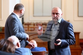 Парламент - Любомир Каримански - заседание
