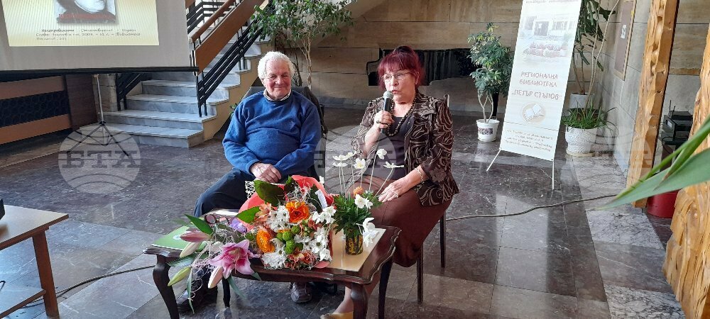 Петя Цолова представи своята „Среднощна изповед“ в Търговище