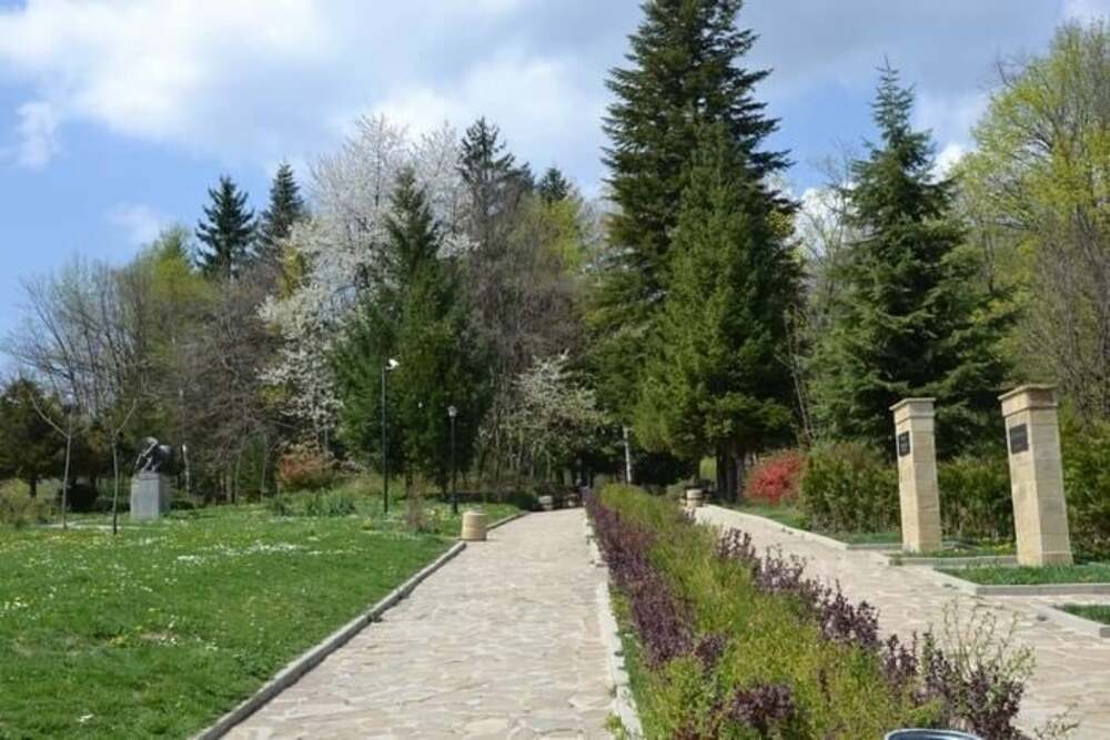 В община Котел започна обработка на улици и тревни площи срещу кърлежи и комари