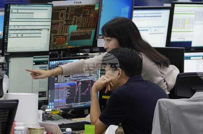 Водещите азиатски индекси приключиха сесиите възходящо, Nikkei 225 отново премина за кратко границата от 70 000 пункта след ръстове на Уолстрийт от петък