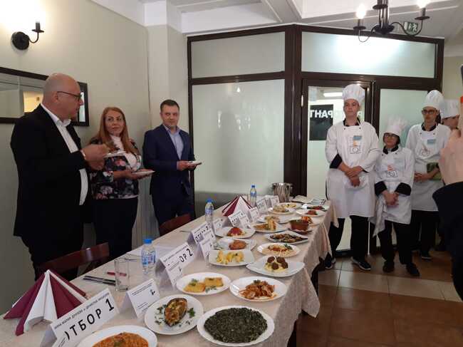 МТСП: По 350 000 пакети с продукти се планира да се раздават средногодишно по Програмата за храни