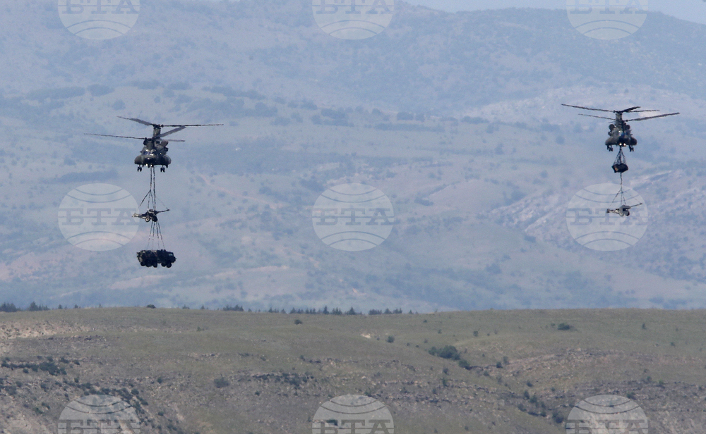 Американски военни от КейФОР провеждат учение на полигона Криволак в Република Северна Македония
