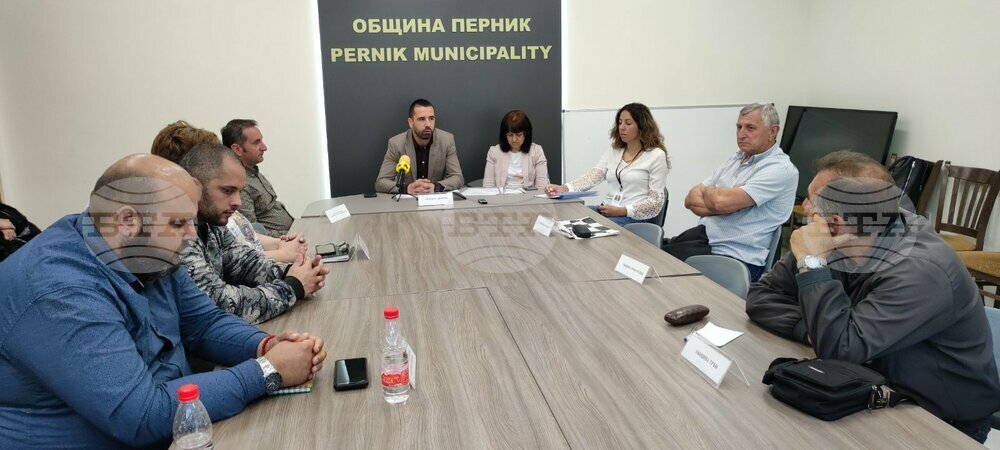 В Перник се изоставят кучета от съседни общини, предупреди секретарят на общината Мартин Жлябинков
