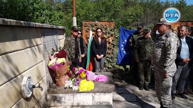 Ученици от Кърджали се запознаха с военната служба като професия