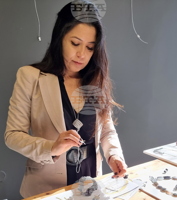 Ювелири от цялата страна се представят на годишната бижутерска изложба във Варна