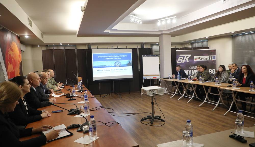 Министърът на отбраната Тодор Тагарев и посланикът на САЩ Н. Пр. Кенет Мертен откриха обучението „Стратегически комуникации“