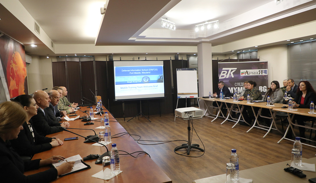 Министърът на отбраната Тодор Тагарев и посланикът на САЩ Н. Пр. Кенет Мертен откриха обучението „Стратегически комуникации“