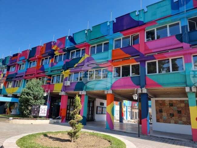 Авторският спектакъл „Х“ гостува в Пазарджик на 13 май