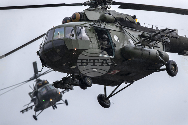 Петнадесет души загинаха при катастрофа на военен хеликоптер в Перу, съобщиха перуанските ВВС