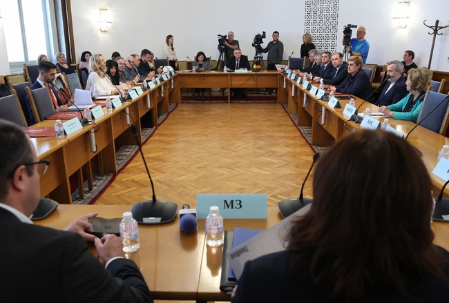 До 40 на сто от българските пациенти с онкологични заболявания търсят помощ в Турция, Австрия, Германия, каза онкологът доц. Димитър Калев