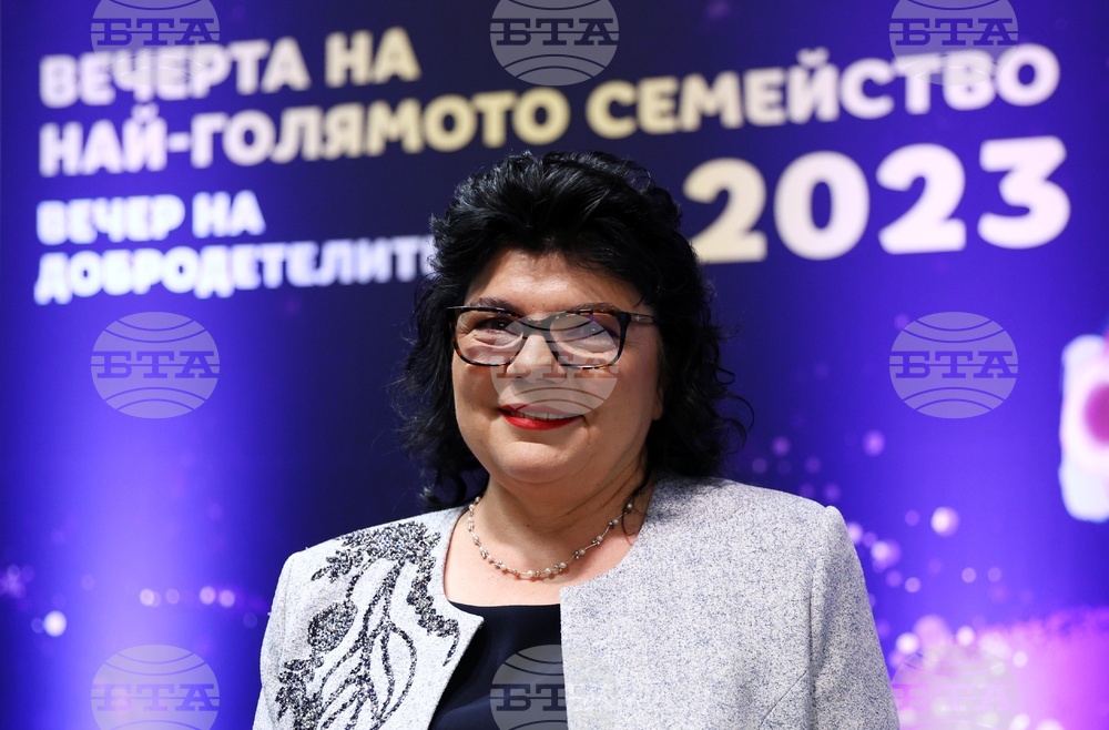 Вечер на добродетелите - Мариана Тасева