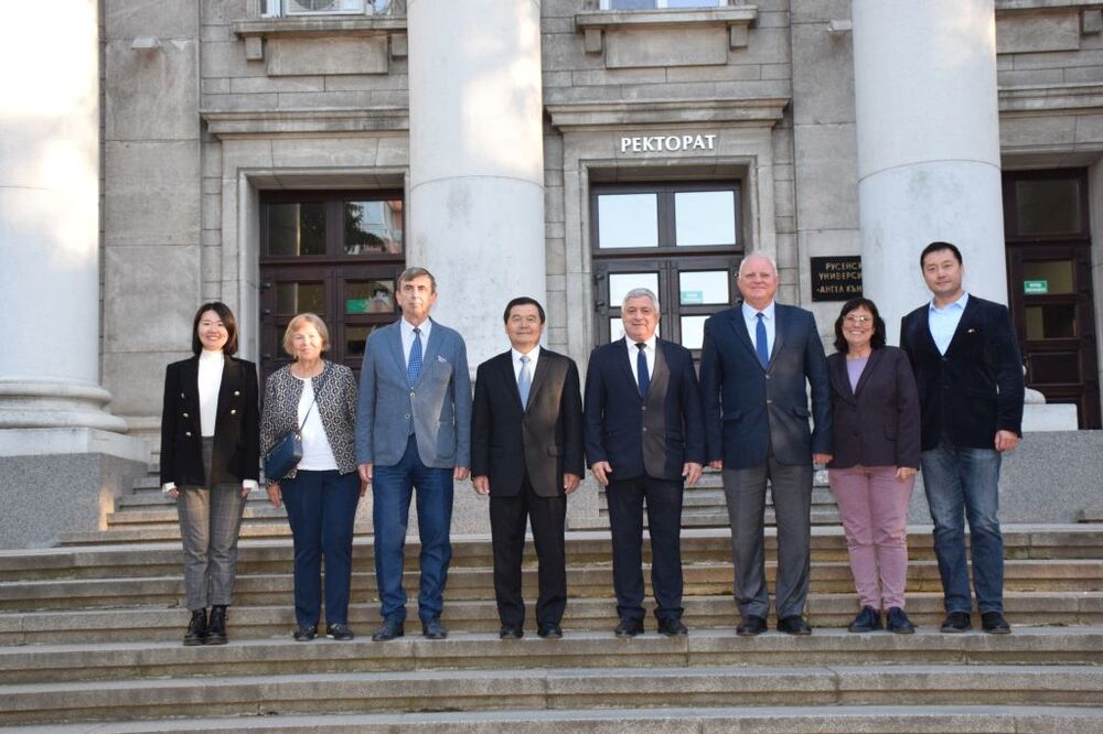 Русенски университет „Ангел Кънчев“: Посланикът на Китайската народна република посети Русенския университет